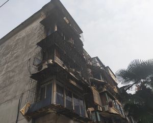 户型方正小区中庭中间楼层安静阳台视野好次新房