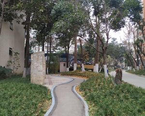 华阳滨河花园4室2厅西北