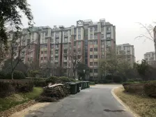 中间位置,新装修的精品三房,低价卖