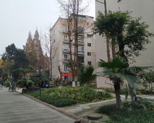 华阳滨河花园4室3厅东南