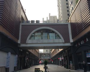 业主一直自住,保养很新,可拎包入住,房子很温馨舒适