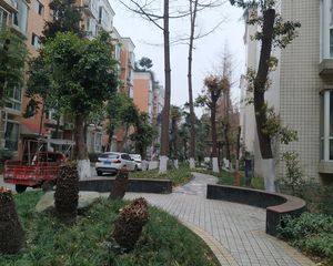 华阳滨河花园4室3厅南
