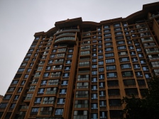 好房,出门地铁口,南北通透大三房两卫,毛坯任意装修