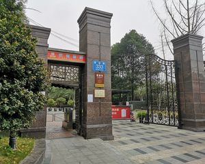 德馨苑4室2厅西北