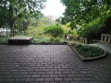 袁家岗天籁旁大三房出售,价格实惠,近商圈轻轨