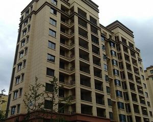 地段位置好,交通出行便利,配套齐全,