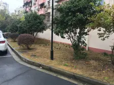 龙柏五村 中楼层一梯两户南北两房满五年诚意出售