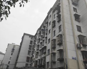 新芝社区 高层 一室一厅 次顶楼