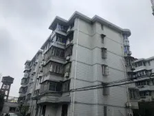 飞机户型三房,中间楼层,业主诚意卖,装修不错