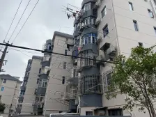 新出边套三房 满五有车位 看房随时 居家装修。