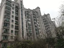 繁华地段,采光充足,房型正气,小区中心位置