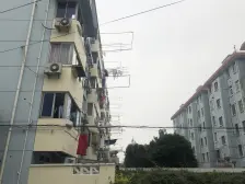 一楼带院子全明户型,近山钢生活广场,南北通,有钥匙