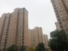 邻斤菜市场,买菜方便,满五年,南北通透户型。