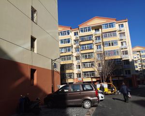 上营北区中间楼层采光好视野好大三居
