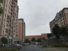 毛坯+带阁楼+南面无遮挡+2014动迁房+停车方便