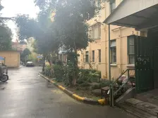 电梯房 平层入户 小区中间的位置 诚意出售20号线