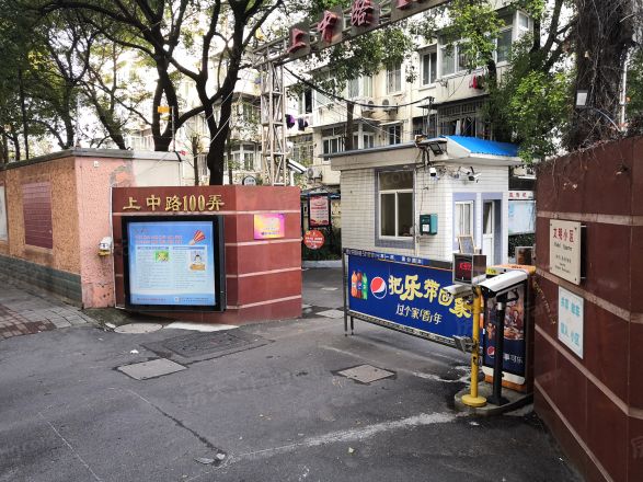 上中路100弄小区实景图