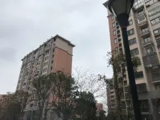 毛坯+带阁楼+南面无遮挡+2014动迁房+停车方便