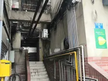 房子正规两室,出行方便,走七星岗两路口都很方便