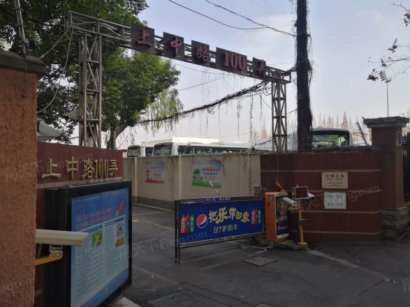 上中路100弄小区实景图