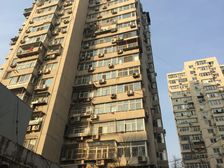 楼层合适 出门就是青年湖公园 前后不临街 低楼层