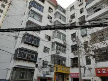 火车站西广场便宜三房,有十几平米地下室,就是位置好