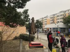 新许花园四区简装修小户带阁楼出售,产证满二税费少