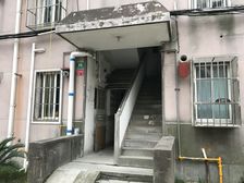 满五惟一,有车位,三房边套带窗,大阁楼,采光好。