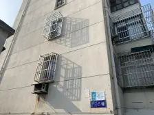 彩虹新村一区三室一厅,电梯房中间楼层,采光好,房东诚心卖房