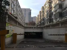 北龙湖凤山公园旁:168平一二楼带花园,近地铁4号线