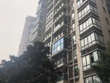 小区近大坪地铁站,近大坪医院,出门有公交站