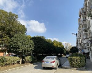 城南小苑朝晖一副三室一厅带车库26平