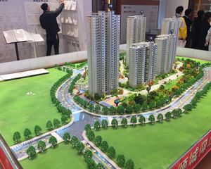 西湖公园岳麓山视角,朝南户型,2023年装修,近地铁