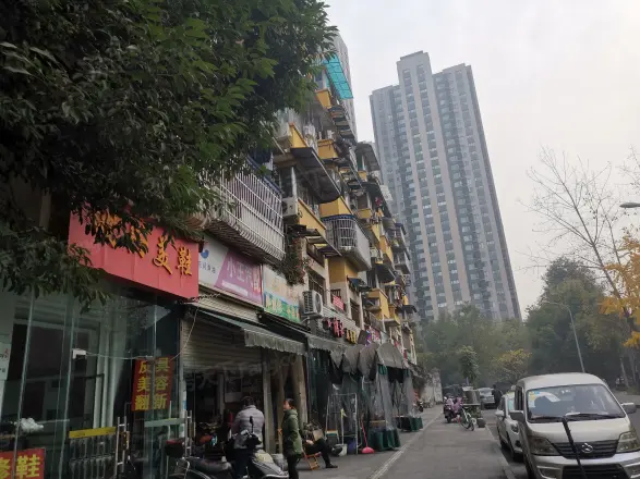高攀路18号院实景图