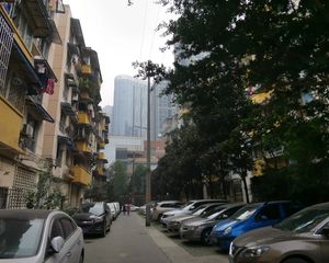 高攀路18号1室1厅东南