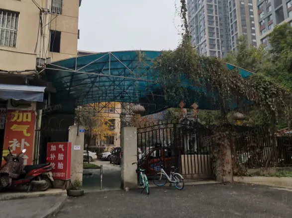 高攀路18号院实景图