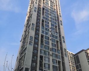 五期精装南北通透二室,带双阳台,带车位!