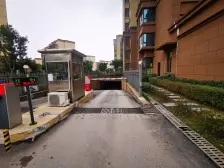 一梯两户洋房,带100平花园带100平地下室,使用面积大