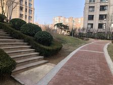 远洋广场楼下万象汇跟地铁口视野采光很好