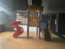 交通便利,旁边是重庆天地,,户型方正,干净整洁