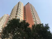 小区有地下停车场,双气,小区环境不错