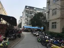小区有地下停车场,双气,小区环境不错