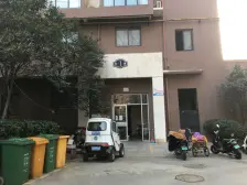 河医旁 ,双气三室中间楼层,出行方便年代新