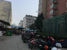 小区有地下停车场,双气,小区环境不错