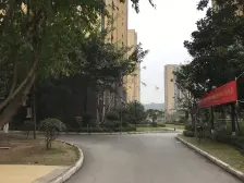 天街旁 公园口 轻轨不行不到300 精装两房 拎包入住