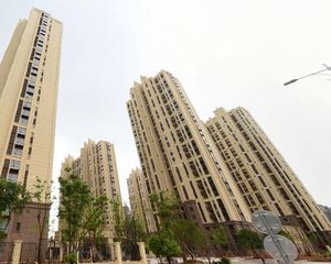 采光充足,近地铁口,靠江边,近菜市场,交通便利