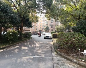 海曙次新小区,可精装直接拎包入住,房东诚心出售