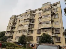 业主诚心出售,位置好,现在出租,带独立车库。