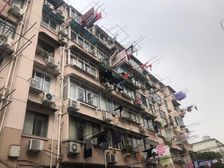 电梯房,主卧朝南,繁华地段,得房率高,房型正气