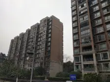 品质小区三房诚意出售、小区中间位置